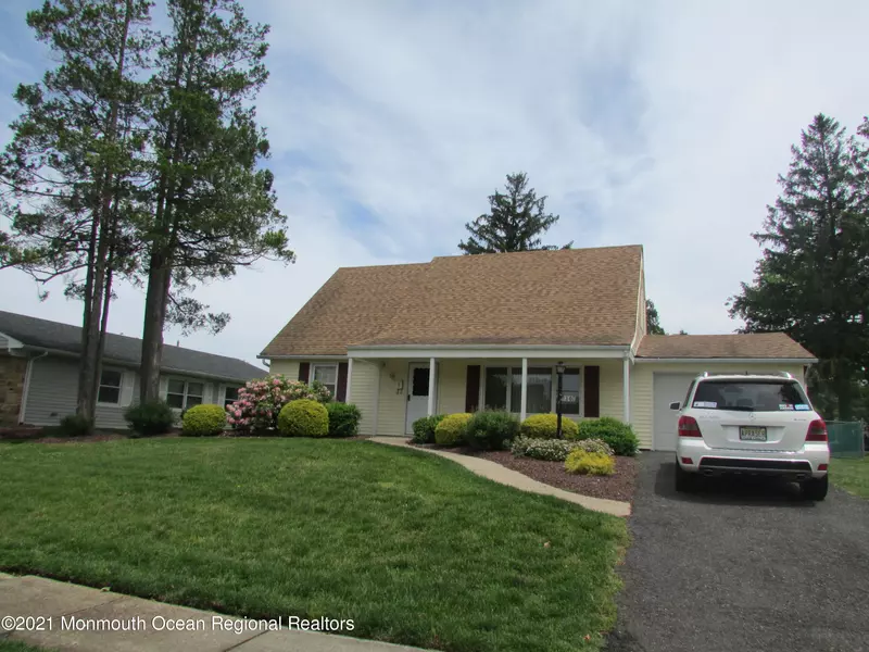 30 Ardmore Lane, Matawan, NJ 07747