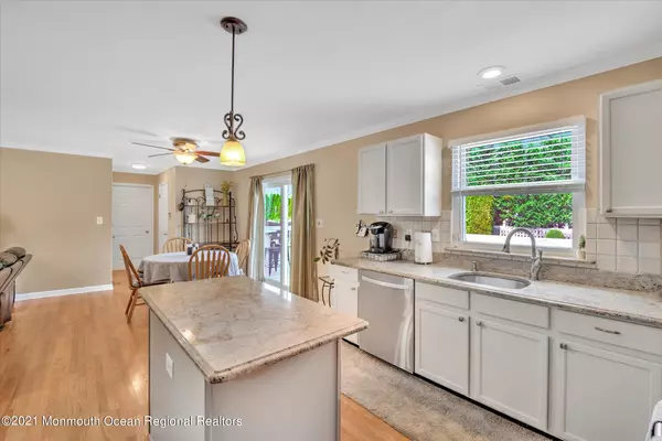 Englishtown, NJ 07726,20 Heritage Drive