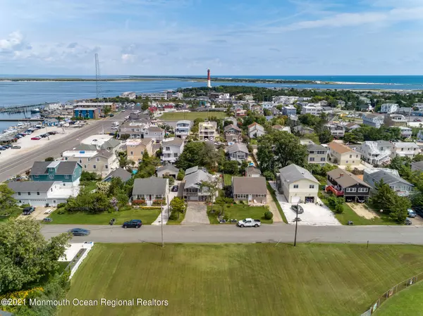 Barnegat Light, NJ 08006,33 W 9th Street