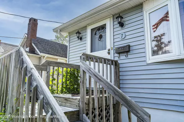 Rumson, NJ 07760,7 Meadowbrook Avenue