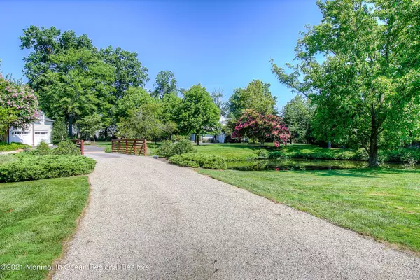 Rumson, NJ 07760,6 Ridge Road