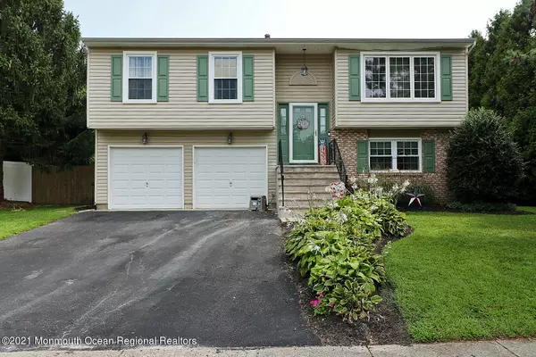 18 Deer Run Drive N, Barnegat, NJ 08005