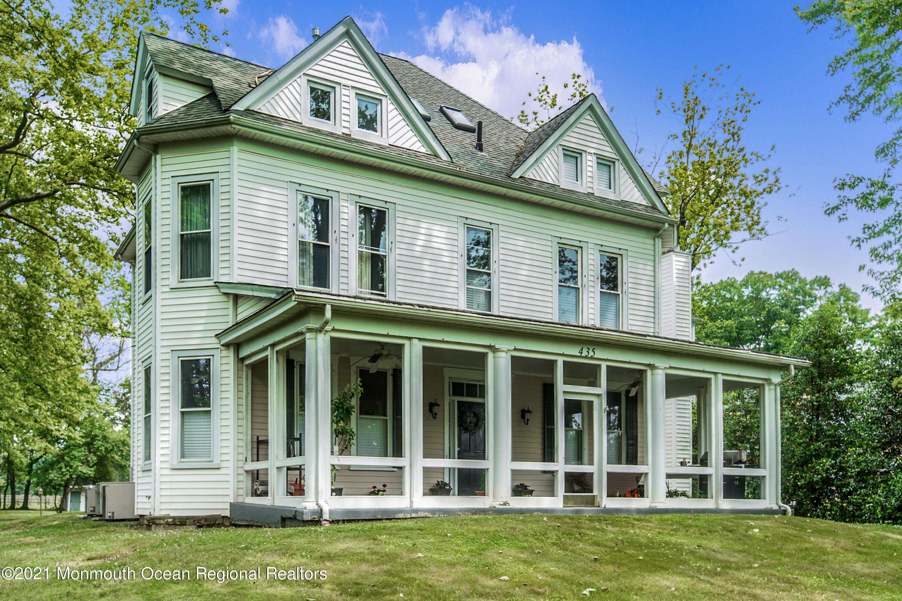 Red Bank, NJ 07701,435 Navesink River Road