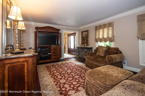 Holmdel, NJ 07733,13 Delwood Drive