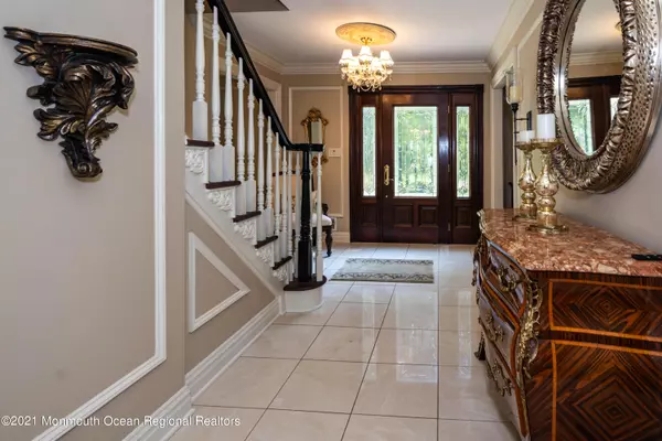 Holmdel, NJ 07733,13 Delwood Drive