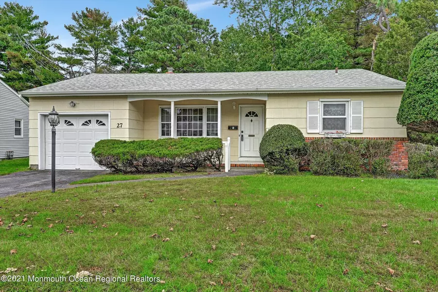 27 Concord Lane, Toms River, NJ 08753