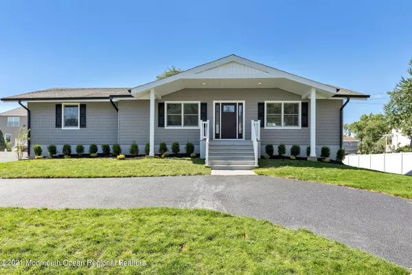 10 Illinois Avenue, Port Monmouth, NJ 07758