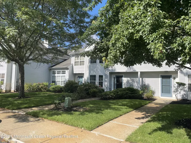 106 Wellington Court, Manalapan, NJ 07726