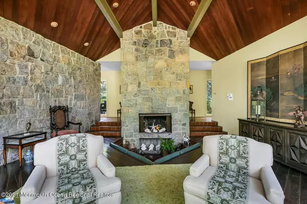 Rumson, NJ 07760,136 Rumson Road