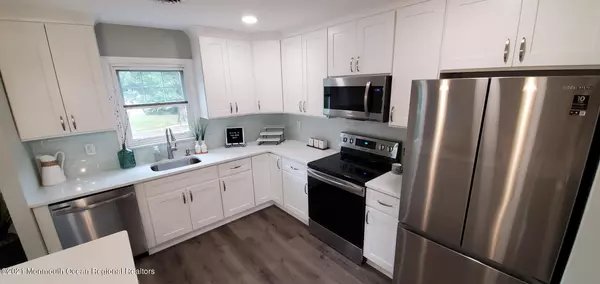 Toms River, NJ 08757,9 Bolingbroke Drive