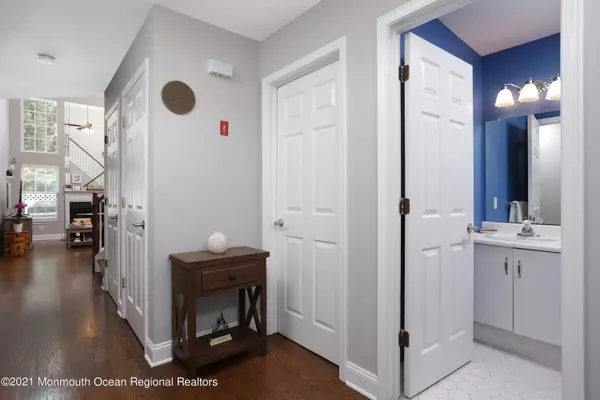 Holmdel, NJ 07733,5 Dutch Court #295