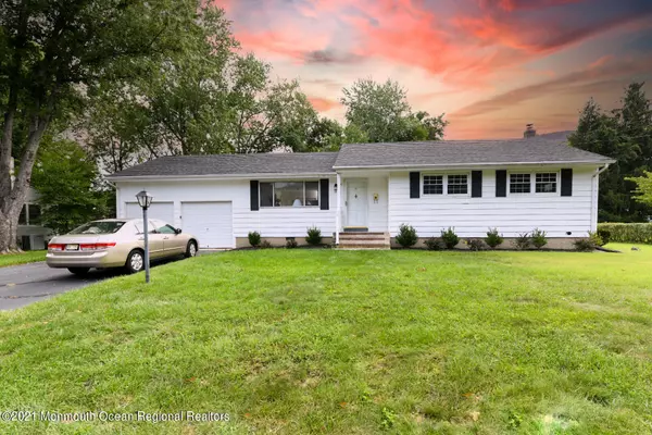 Holmdel, NJ 07733,18 Knollwood Road