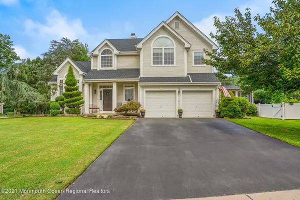 35 Crown Circle, Lakewood, NJ 08701