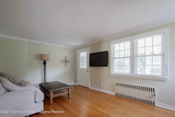 Little Silver, NJ 07739,14 N Sunnycrest Drive