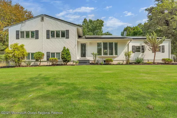 86 Cloverdale Circle, Tinton Falls, NJ 07724