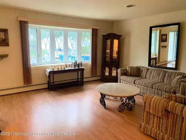 Toms River, NJ 08757,2 Crescent Drive