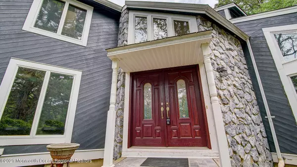 Holmdel, NJ 07733,4 Longview Drive