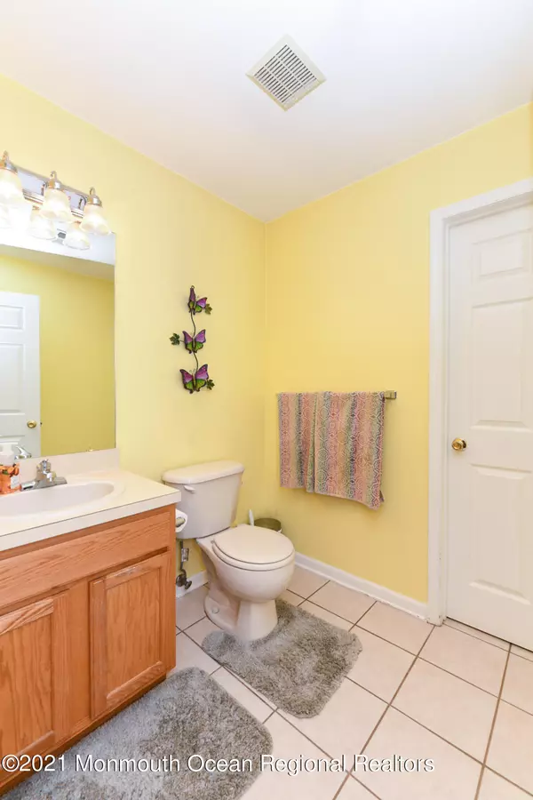 Keyport, NJ 07735,11 Hurley Street #4