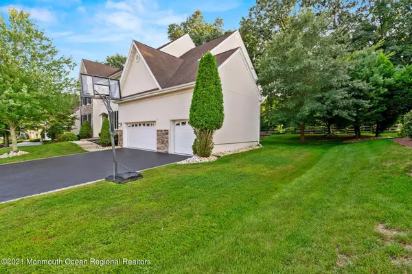 Manalapan, NJ 07726,64 Hedgerow Lane