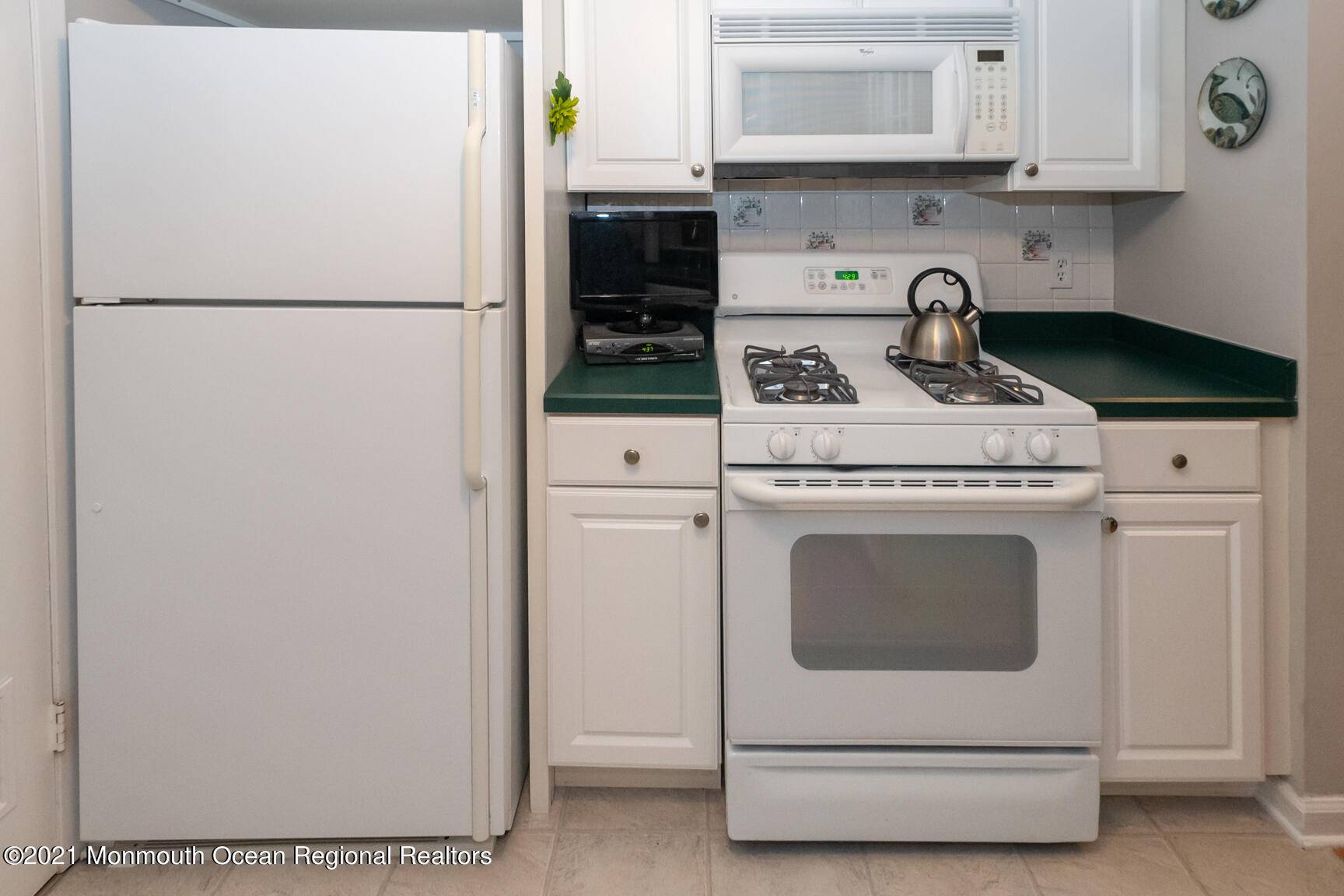Englishtown, NJ 07726,472 Bayberry Court