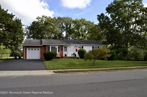 31 Southport Drive, Howell, NJ 07731