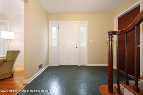 Holmdel, NJ 07733,4 Carlisle Court