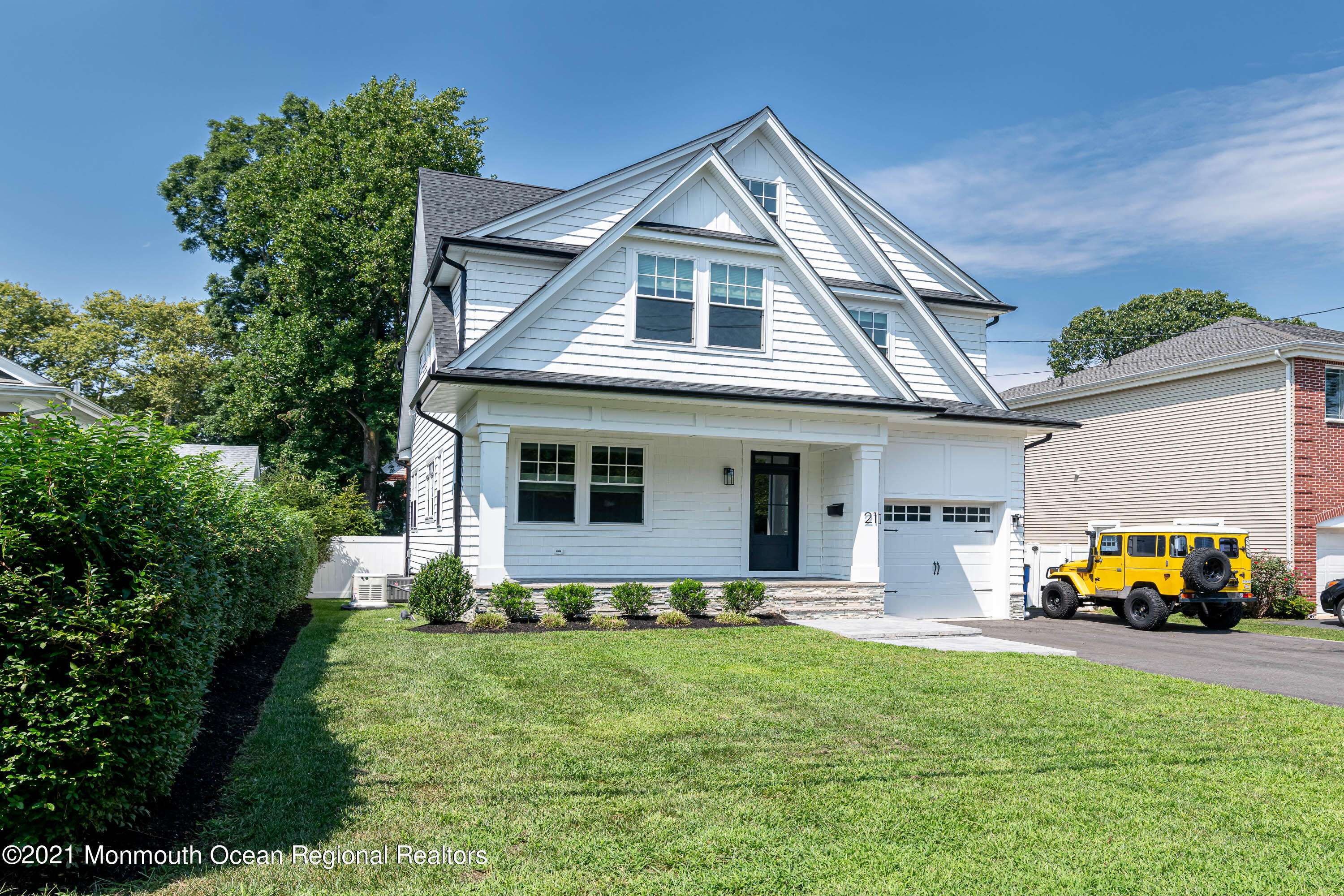 Rumson, NJ 07760,21 Holly Street
