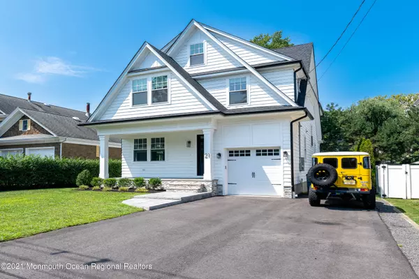 Rumson, NJ 07760,21 Holly Street