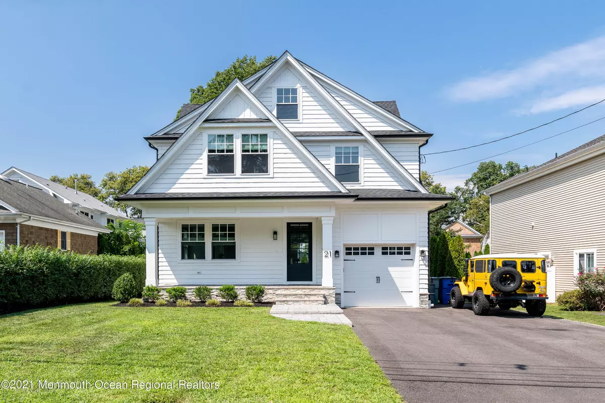 Rumson, NJ 07760,21 Holly Street