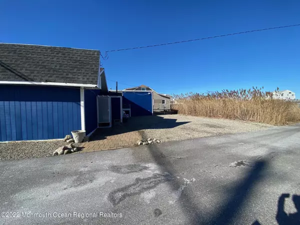 Manahawkin, NJ 08050,1316 E Bay Avenue