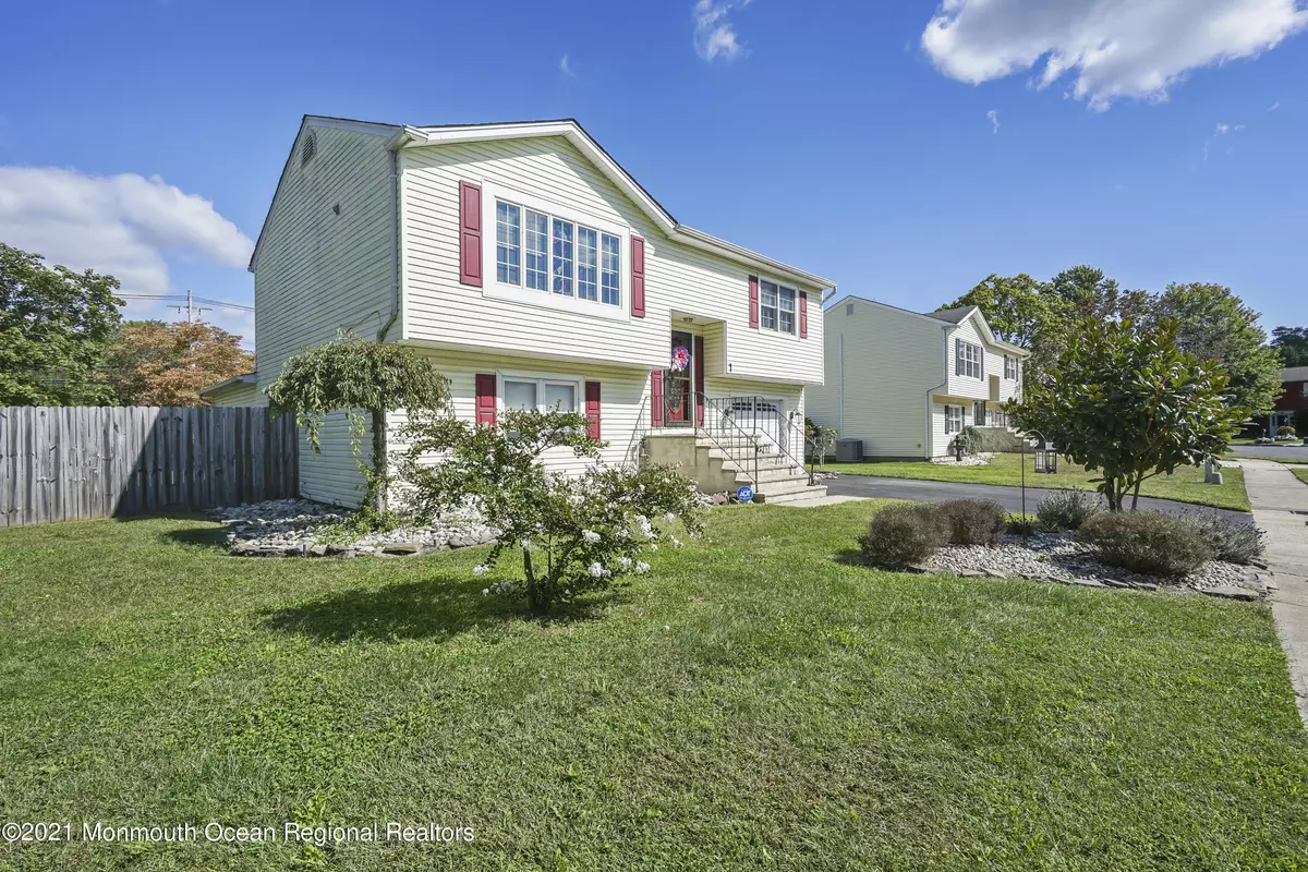 Hazlet, NJ 07730,1 Revere Court