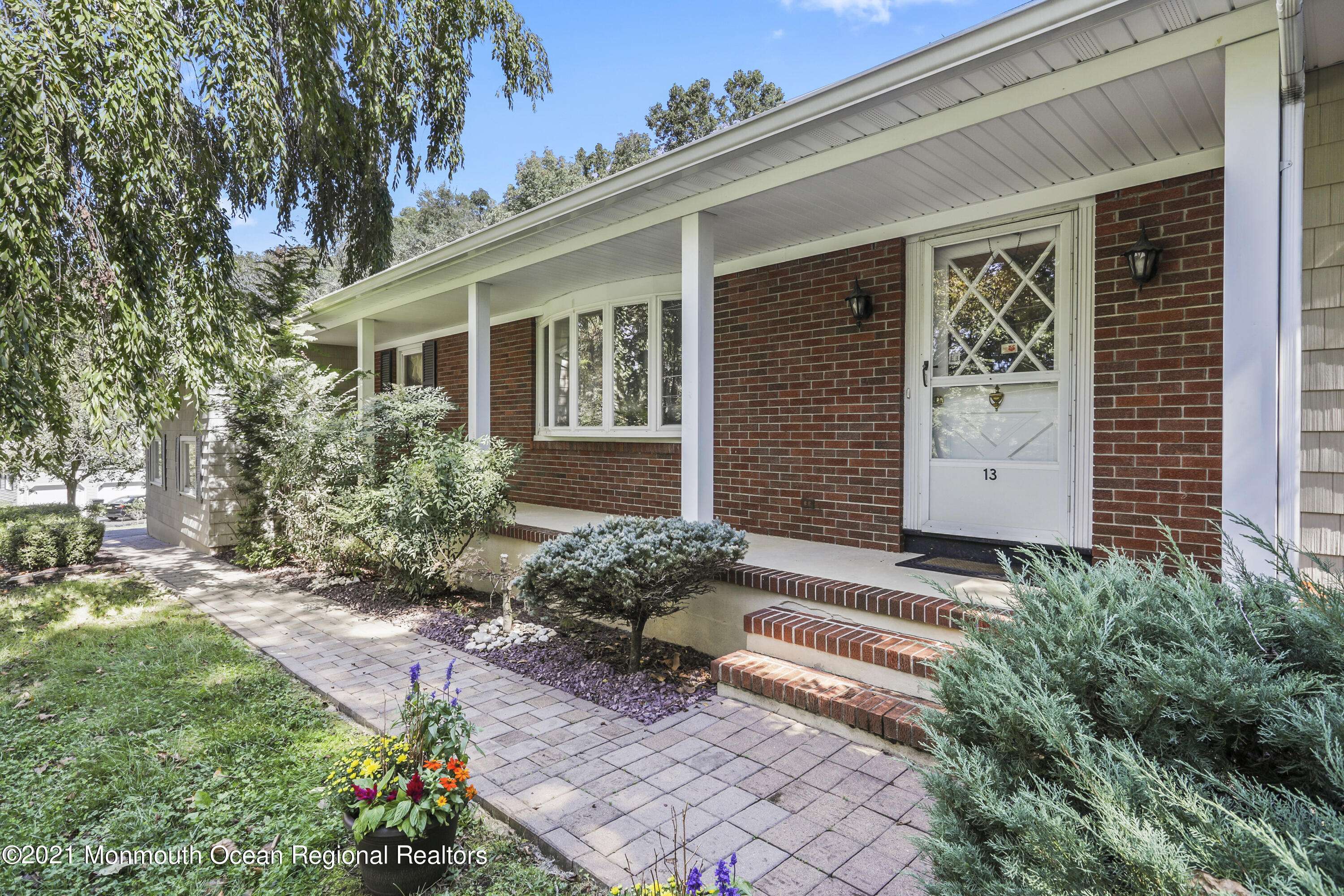 13 Heyward Hills Drive, Holmdel, NJ 07733