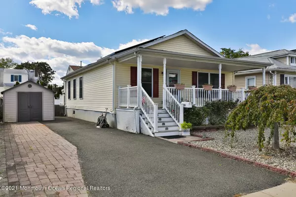 Keyport, NJ 07735,82 Manchester Avenue