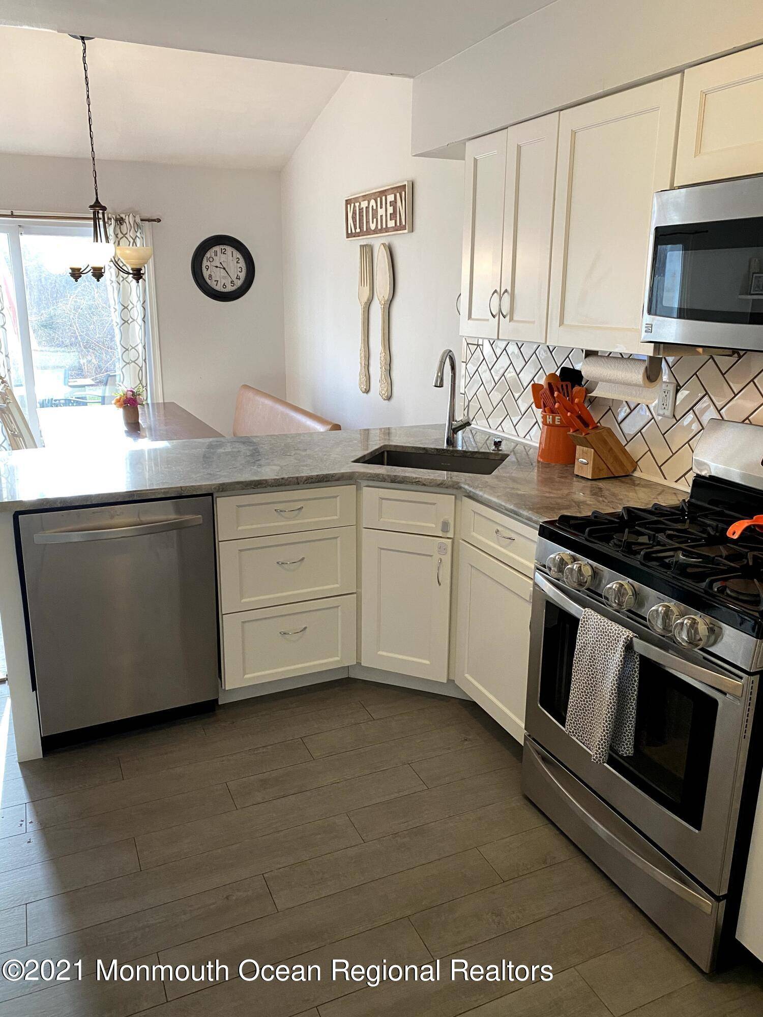 88 Malibu Drive, Eatontown, NJ 07724