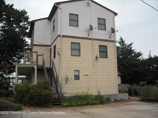 Atlantic Highlands, NJ 07716,89 Center Avenue