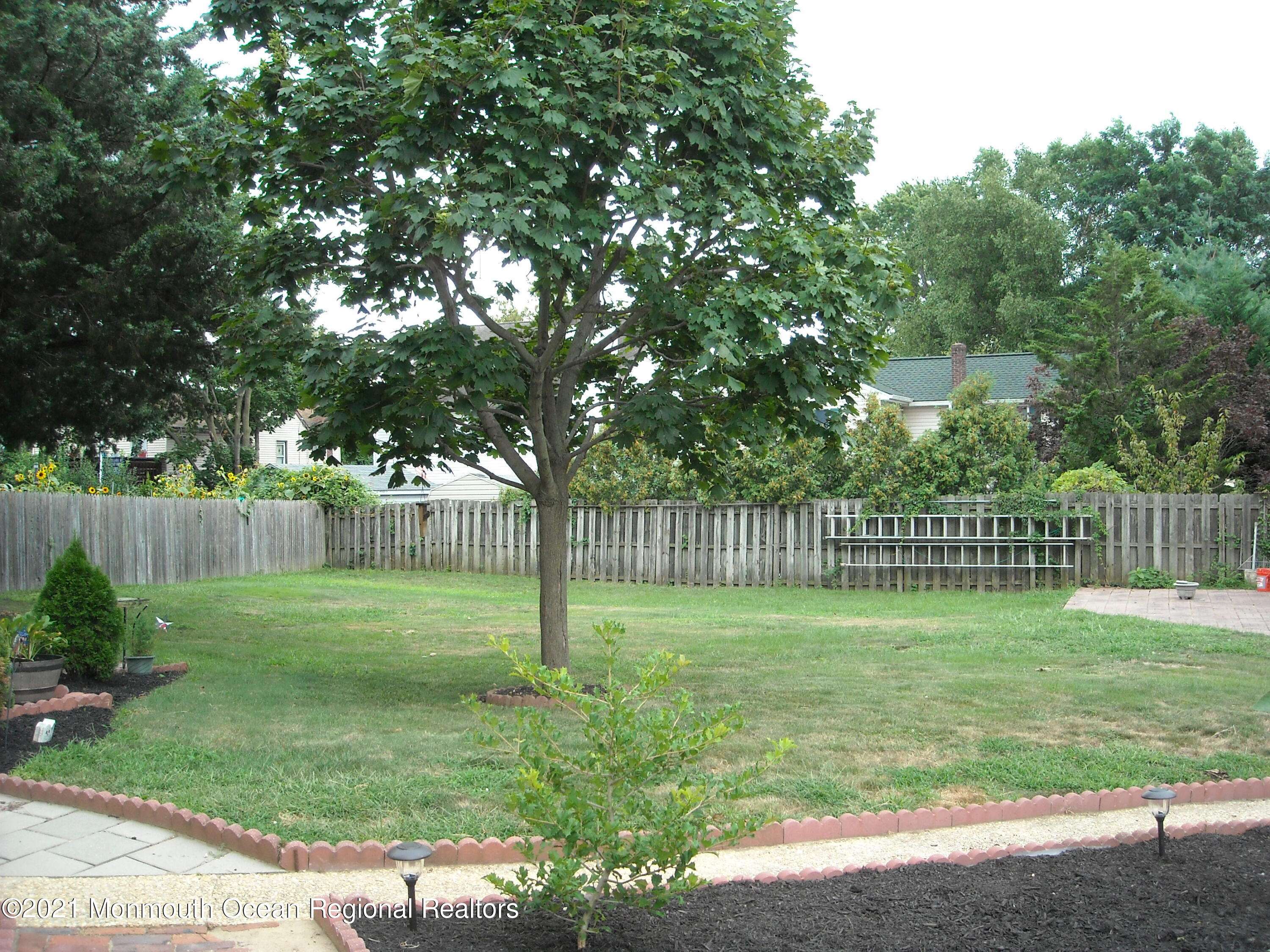 Atlantic Highlands, NJ 07716,89 Center Avenue