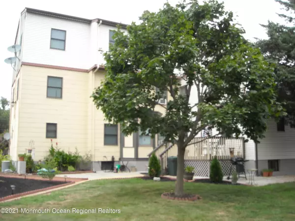 Atlantic Highlands, NJ 07716,89 Center Avenue