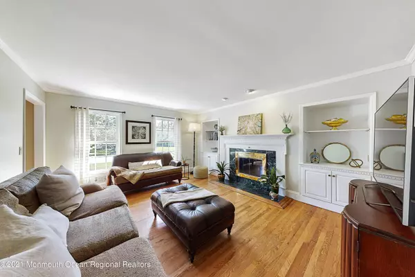 Holmdel, NJ 07733,30 Heather Hill Way