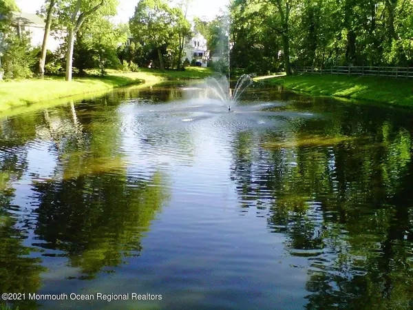 Rumson, NJ 07760,49 E River Road