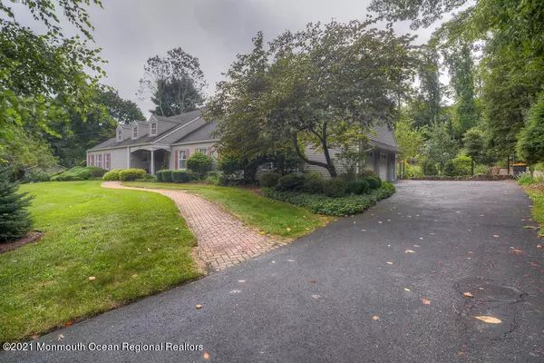 Holmdel, NJ 07733,2 Flora Drive