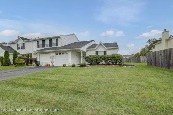 Freehold, NJ 07728,61 Harbor Circle