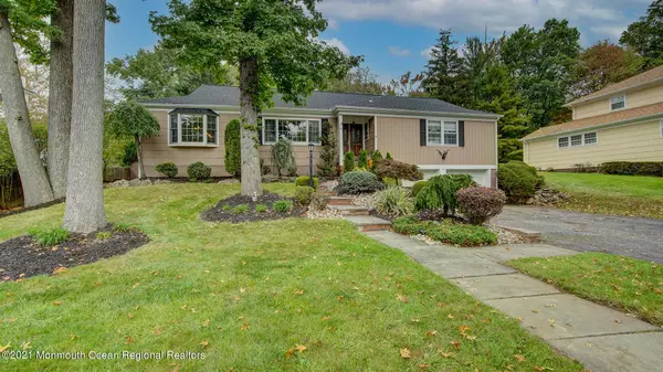 48 Stirling Court, Metuchen, NJ 08840