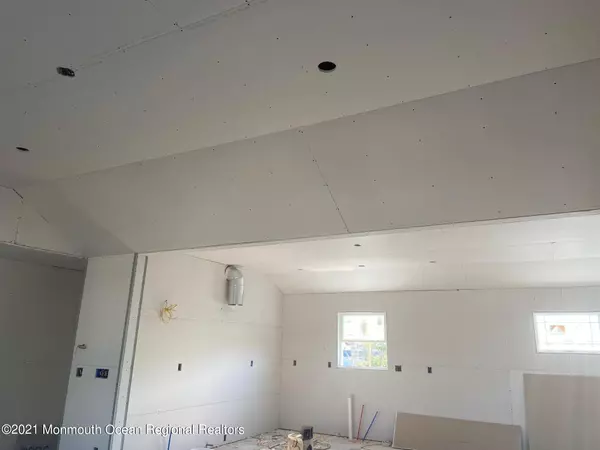 Ship Bottom, NJ 08008,304 10th Street