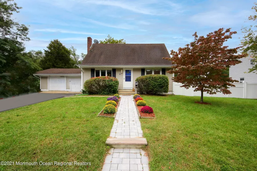 36 Oakwood Road, Leonardo, NJ 07737