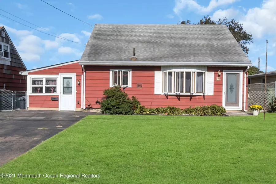 10 Spruce Lane, Parlin, NJ 08859