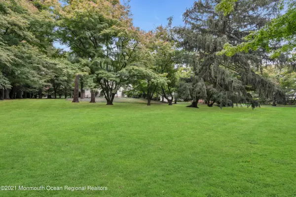 Rumson, NJ 07760,13 Buttonwood Lane