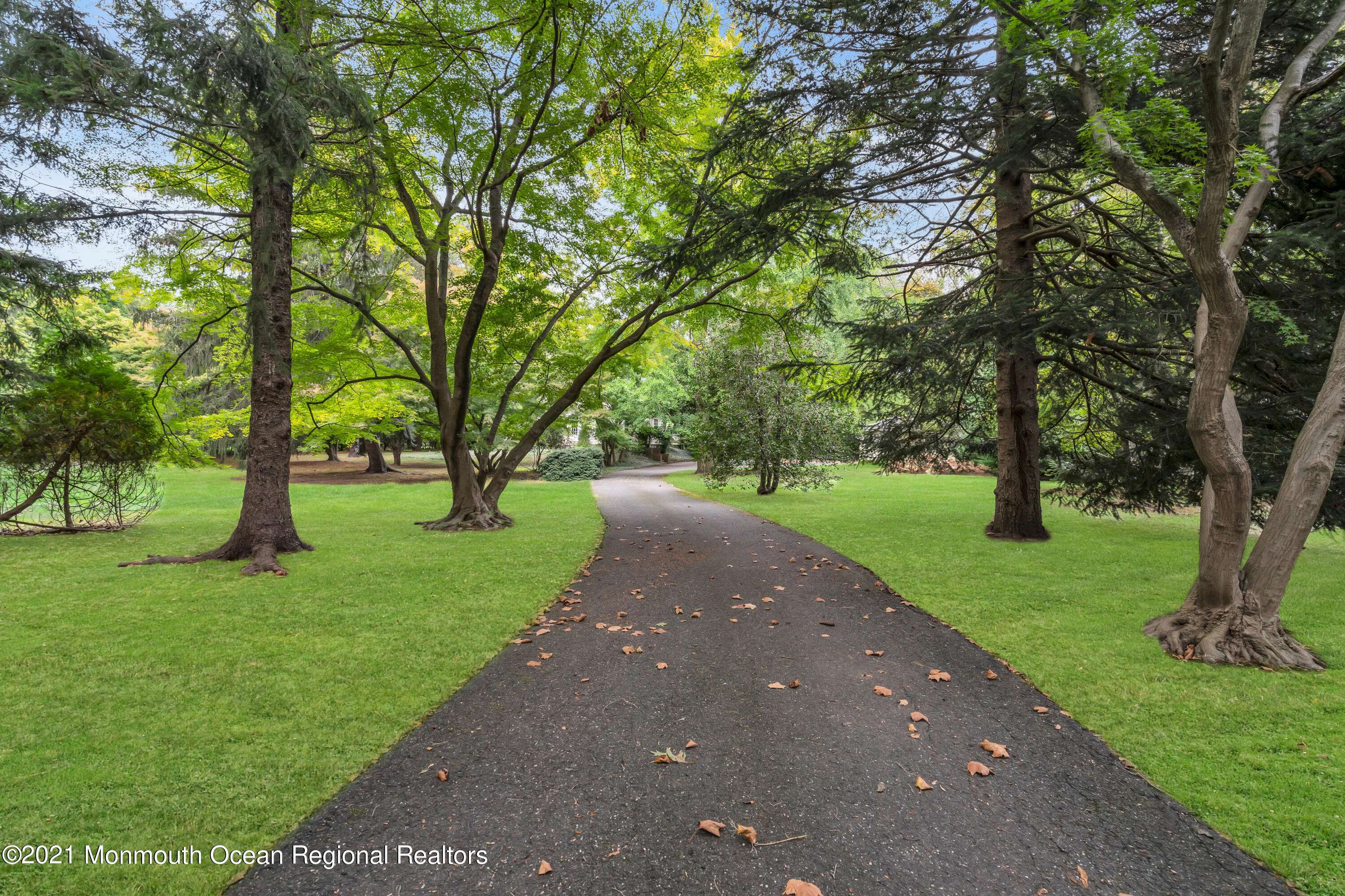 Rumson, NJ 07760,13 Buttonwood Lane