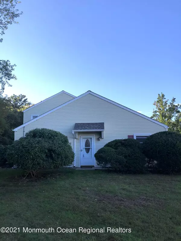 25 Chesapeake Court, Barnegat, NJ 08005