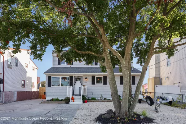 Lanoka Harbor, NJ 08734,531 Laurel Boulevard