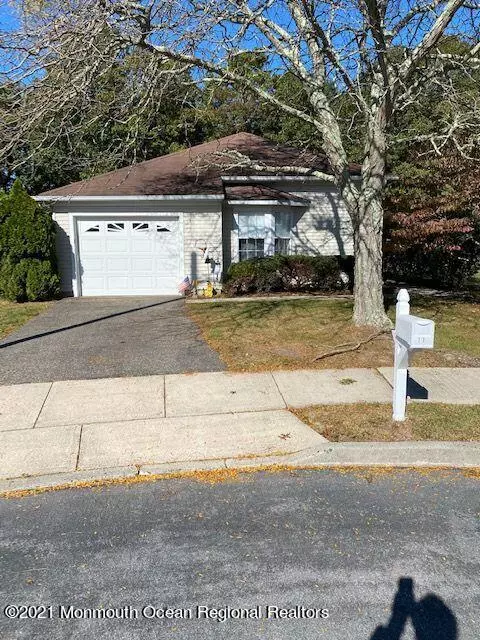 11 Bellwood Court, Barnegat, NJ 08005